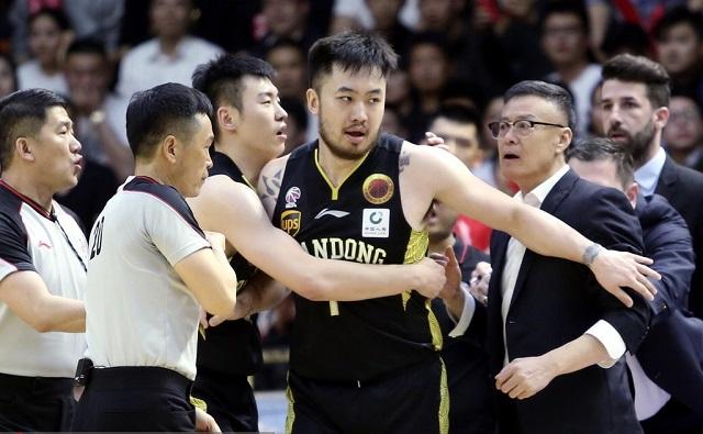  都灵德比火药味十足，主教练赛后指责判罚尺度  