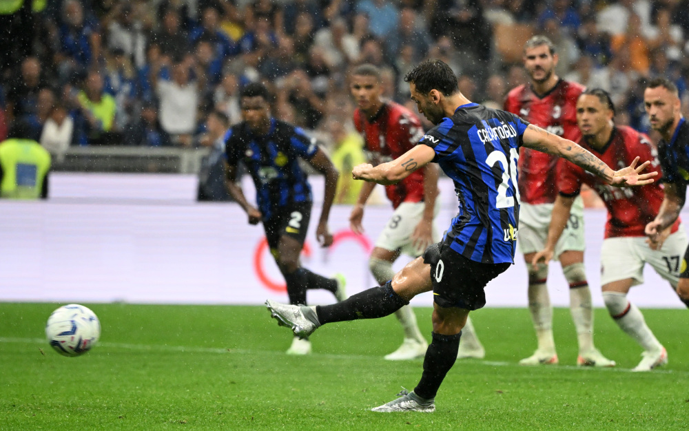  国际米兰主场逆转佛罗伦萨，劳塔罗补时双响  