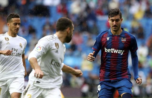  罗马客场惨败暴露防线致命漏洞  