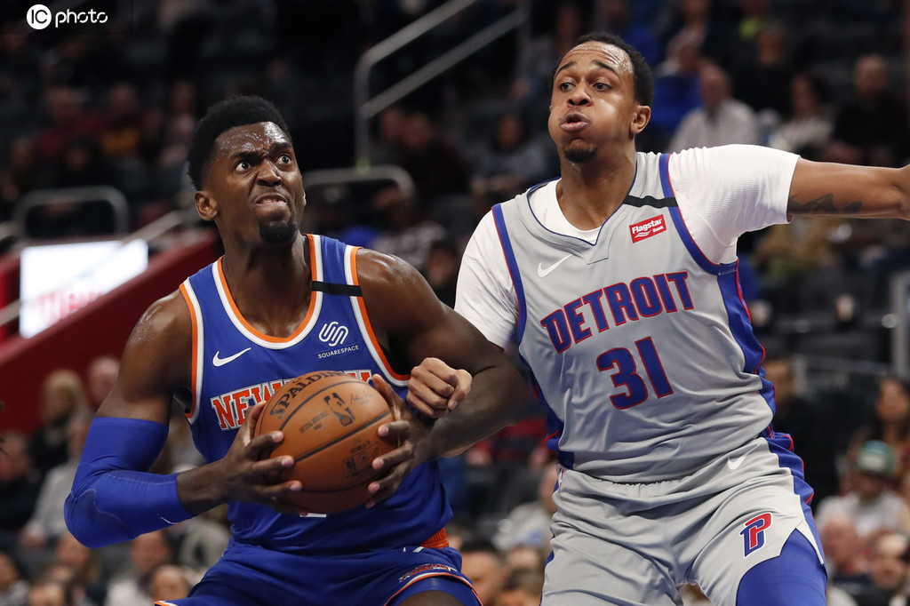  兰德尔两双尼克斯击败活塞迎来三连胜