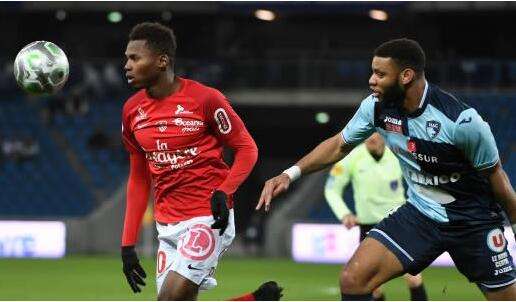  马赛客场逆转布雷斯特延续争冠希望